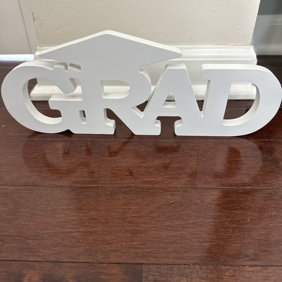 White GRAD Sign Decor - Picture 2 of 3
